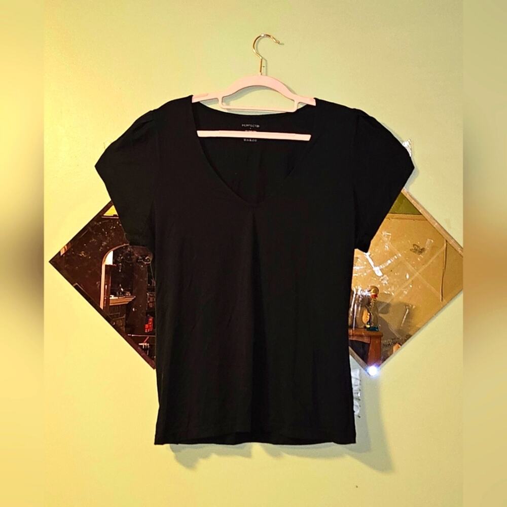 🩷 Perfect Black L Top with Shoulder Pads